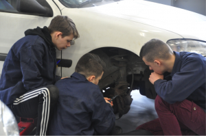 Image à la une de 2016 – Faire pour apprendre : l’EPAL, l’Ecole de Production Automobile de Lens